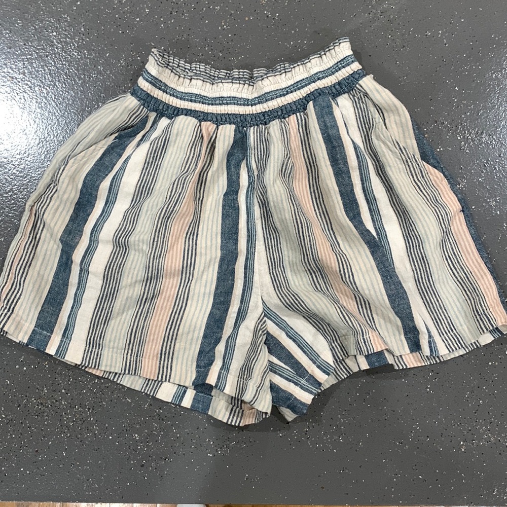 Universal Threads Womens XS linen/rayon shorts. New condition with tags